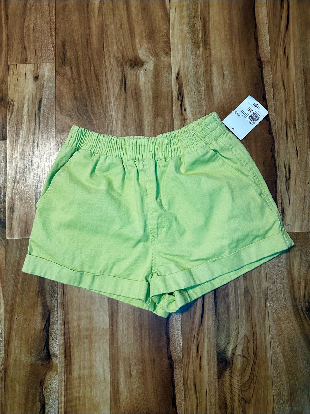Forever 21 NWT Neon Lime Pull On Shorts XS High Rise Cuffed Casual Cotton Blend